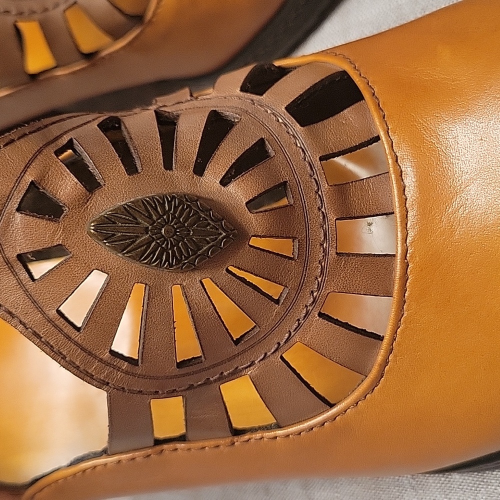 Gorgeous Retro Leather Mary Jane Pumps - Picture 4 of 16